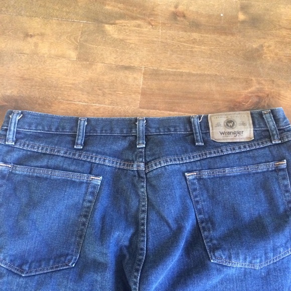Men’s Authentic relaxed fit medium wash jeans - Picture 8 of 8